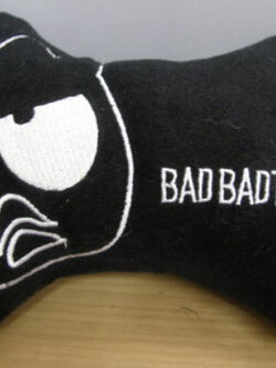 หมอนรองคอ แบดซ์ มารุ (Badtz Maru) (มือสอง)