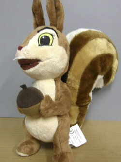 กระรอกถือลูกนัท ขนาด 9-10 นิ้ว (มือสอง)