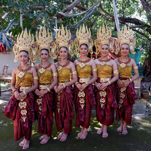 ชุดรําบวงสรวงพญานาค โทร 082-5491969 ออกแบบวางแผน พิธีรำบวงสรวงพญานาค จัดเครื่องบวงสรวง