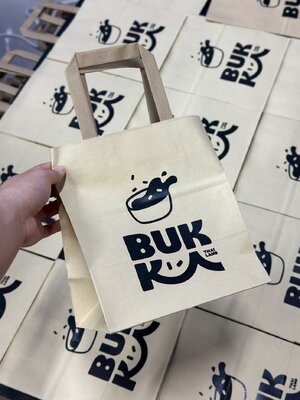 ผลงาน ถุงกระดาษหูแบนก้นตั้งสีคราฟ พิมพ์โลโก้