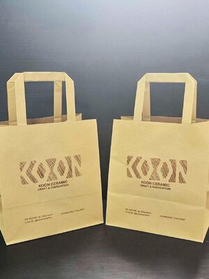 ผลงาน ถุงกระดาษหูแบนก้นตั้งสีคราฟ สกรีนโลโก้