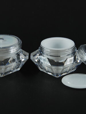 กระปุกเพชรฝากลม ขนาด 10 กรัม สีใสฝาขาว แพคละ 4 ชิ้น