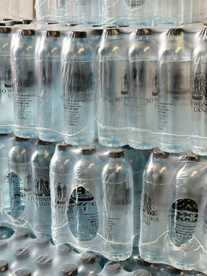 ผลงาน น้ำดื่มพร้อมสกรีนโลโก้ขวด