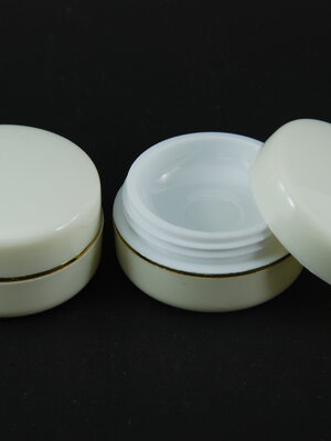 ตลับพอน 10 กรัม สีครีม แพ็คละ 10,000 ใบ