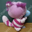 ตุ๊กตาแมว Cheshire ท่านั่งคาบปลาสีฟ้า ขนาด 7 นิ้ว